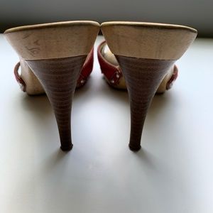 Guess by Marciano Shoes - Guess Women’s platform mules (rare) Guess by Marciano Shoes - Guess Women’s platform mules (rare)